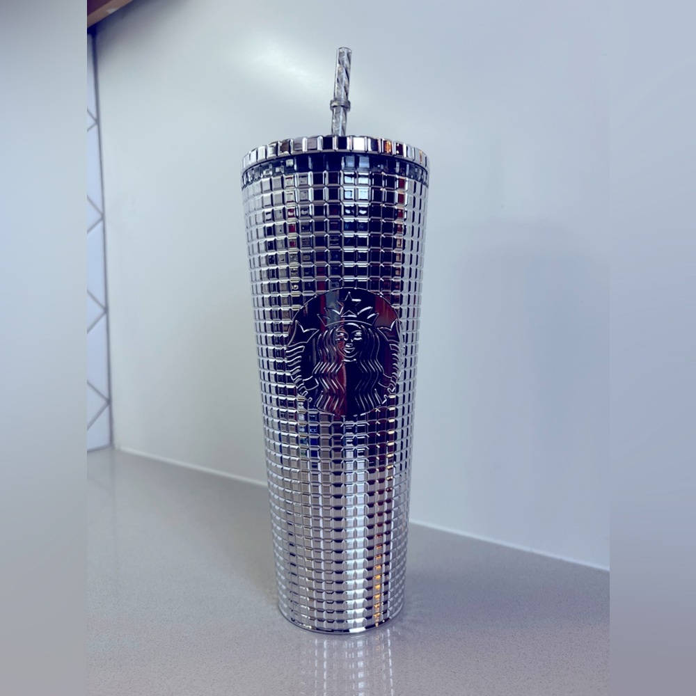 Brand NEW Starbucks 2023 Holiday Metallic Mirror Silver Grid Disco Venti 24oz